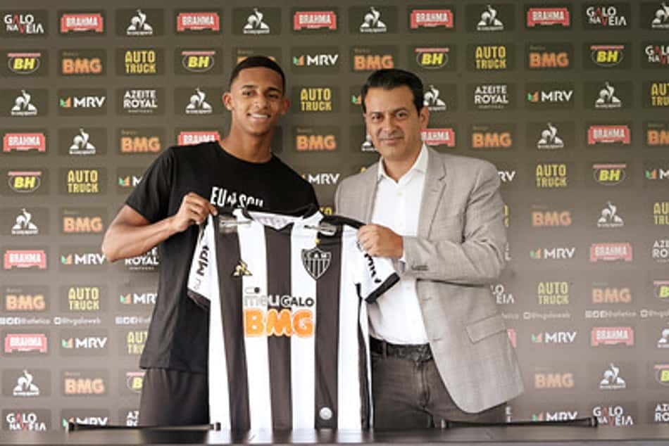 'Jóia' de 18 anos, Dylan Borrero é apresentado pelo Atlético-MG
