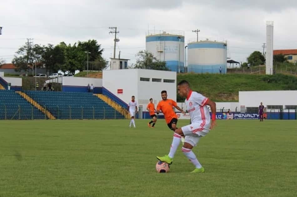 Com gol de letra, Internacional ganha do Desportivo Brasil e vai as oitavas da Copinha
