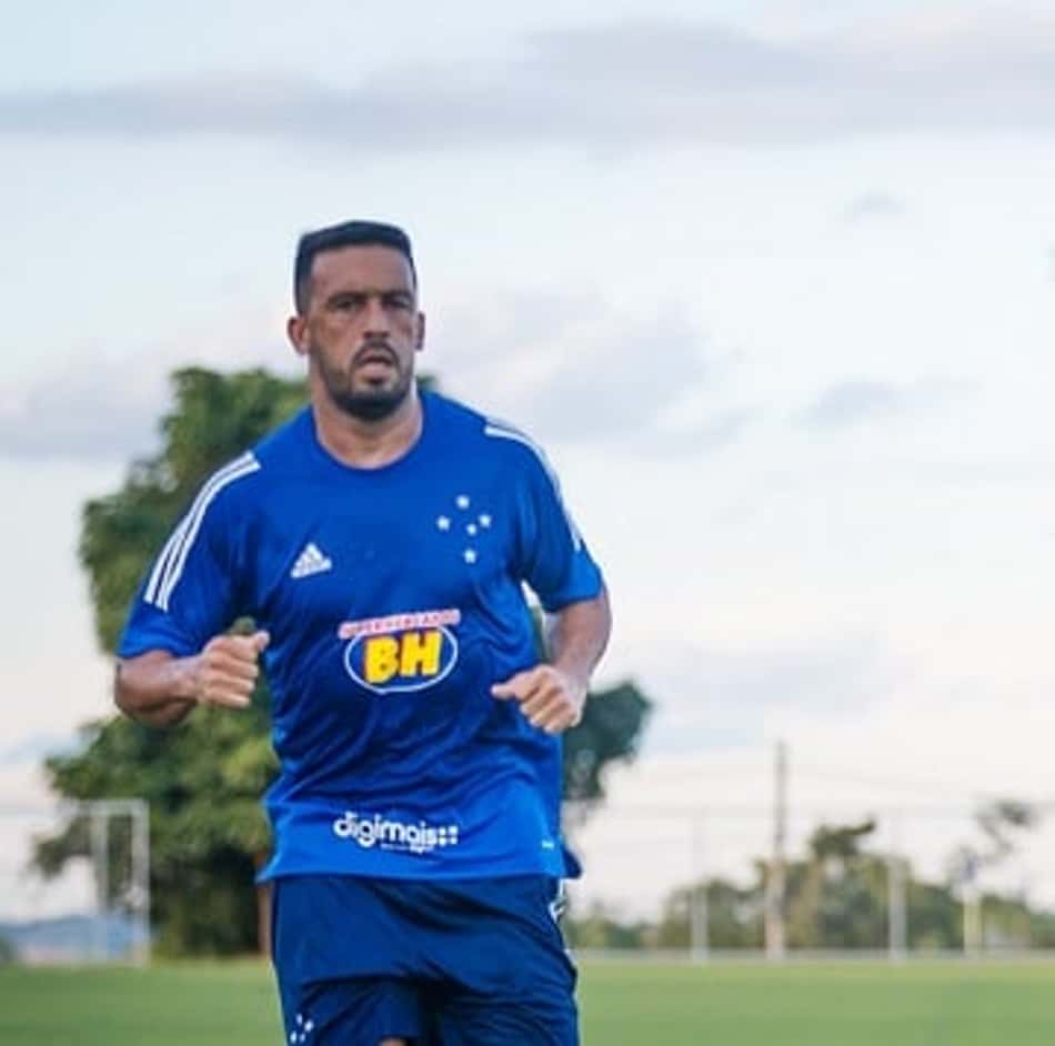 Edílson aciona o Cruzeiro na Justiça e pede R$ 9,2 milhões