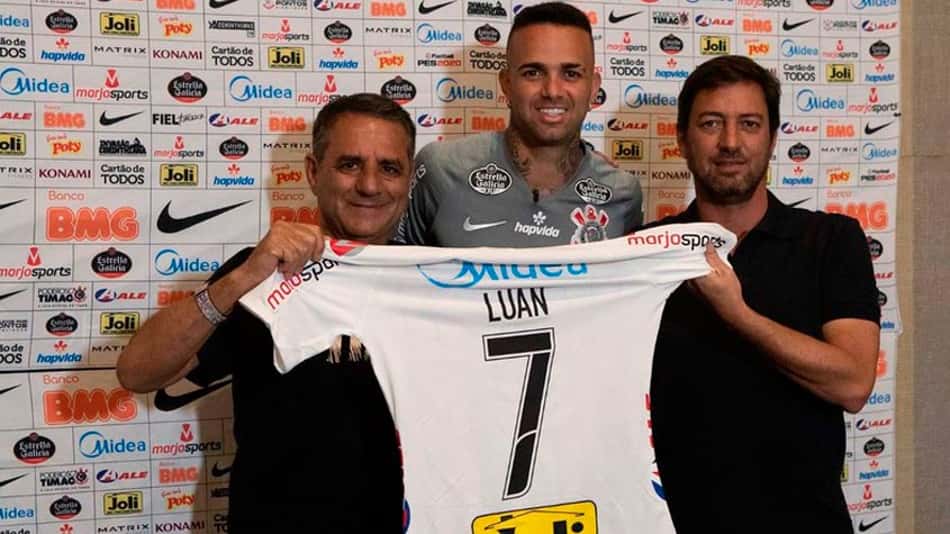 Luan é apresentado no Corinthians: 'Usava esse uniforme desde pequeno'