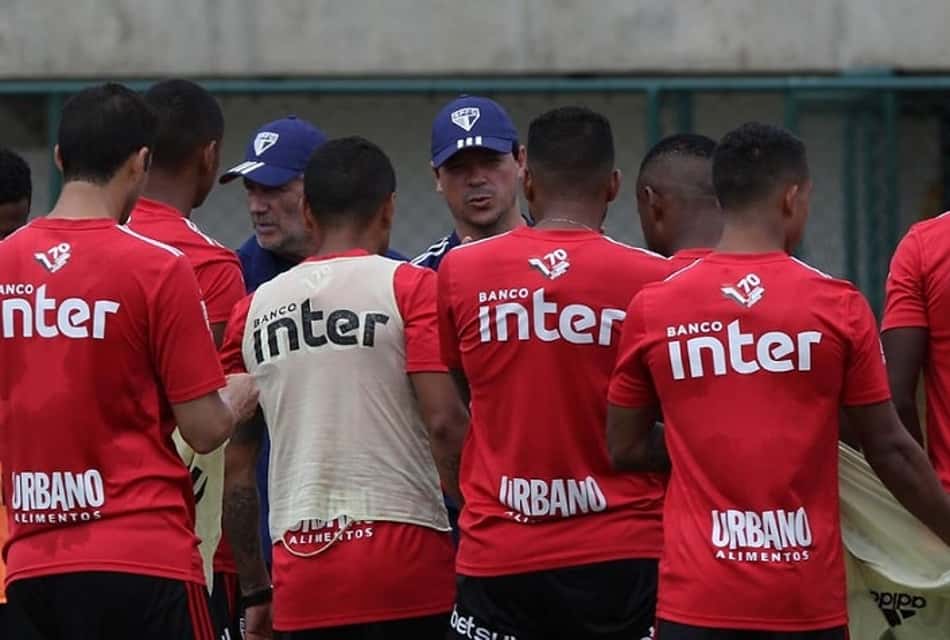 Diniz faz testes no São Paulo e utiliza jogadores em diferentes funções