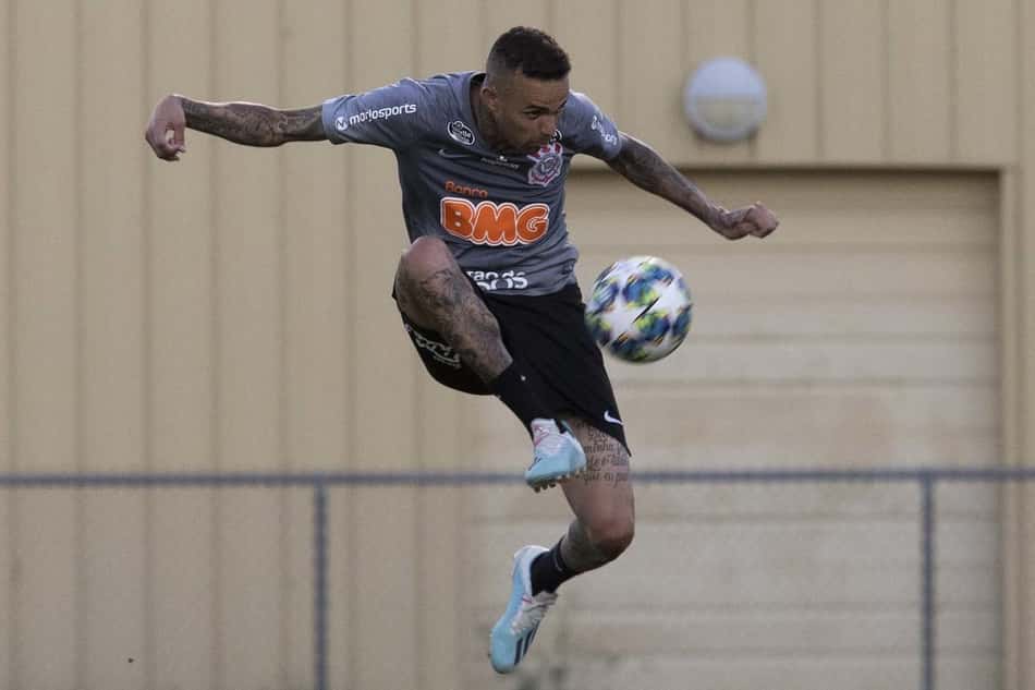 Tiago Nunes foca nas bolas paradas e esboça Corinthians para estreia