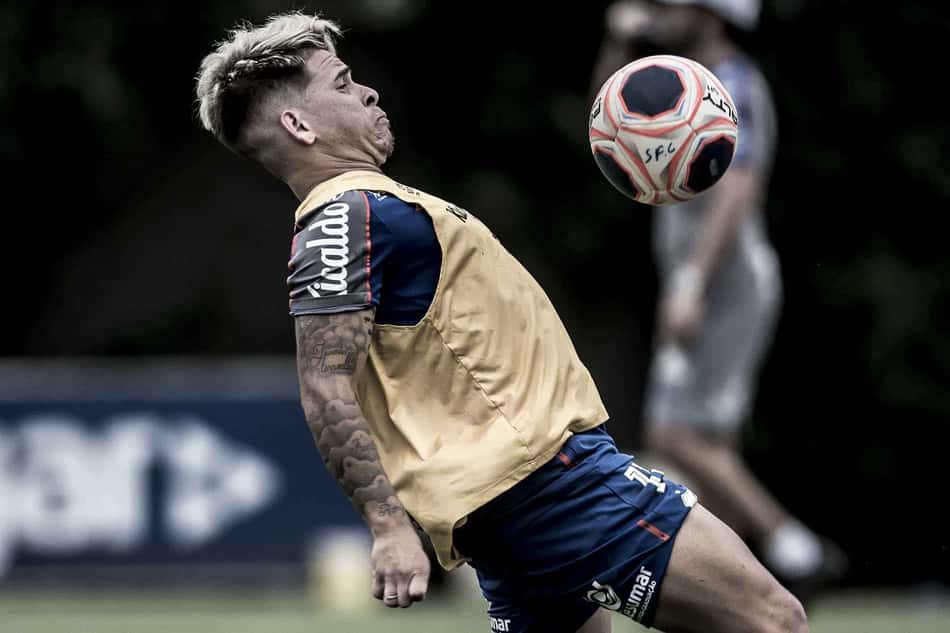 Titular, xodó da torcida e valorizado: Soteldo completa um ano no Santos