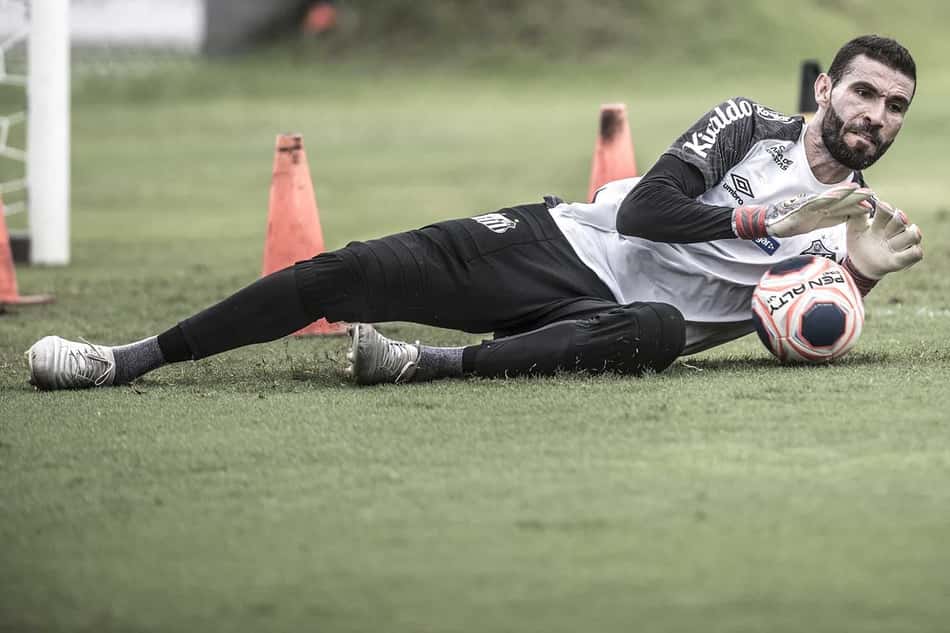Perto do Grêmio, Vanderlei é liberado e desfalca treino do Santos
