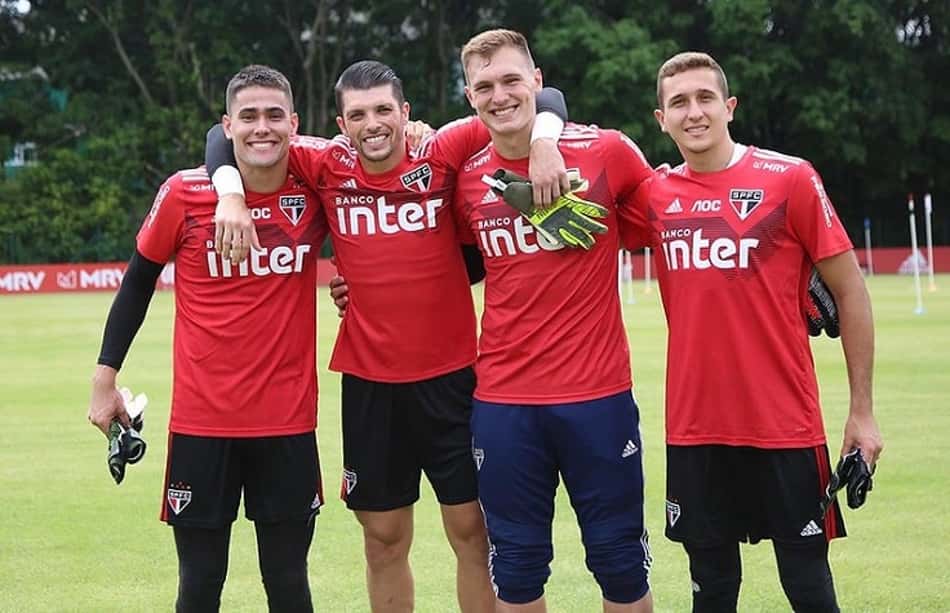 Após mais de 23 anos, São Paulo volta a ter goleiro reserva formado na base