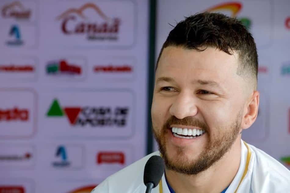 Por questões financeiras, Bahia rescinde o contrato do atacante Rossi