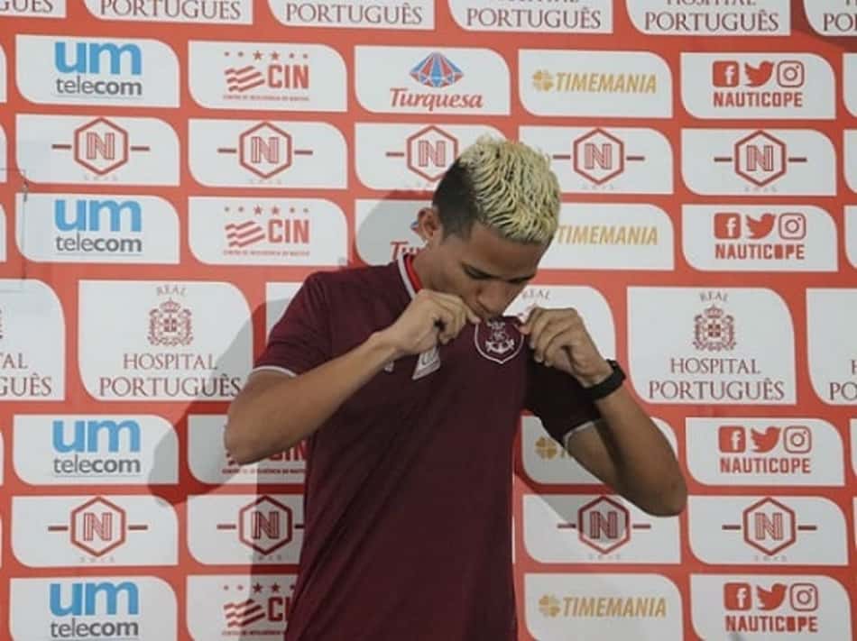 Atacante Erick fala sobre o seu futuro no Náutico