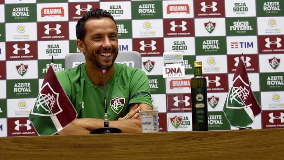 Nenê reitera que pode jogar ao lado de Ganso e elogia Odair: 'Paizão'