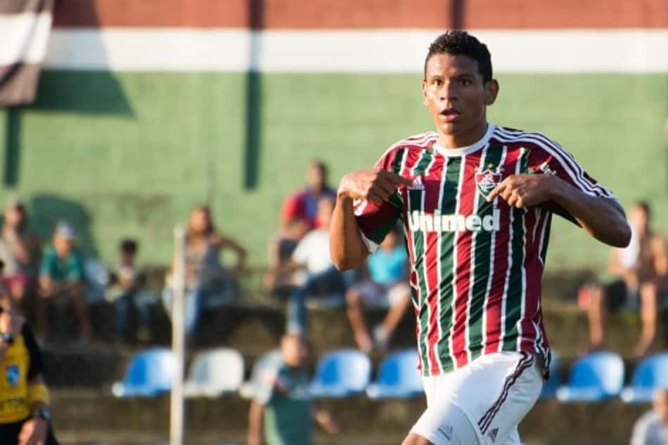 Ex-jogador da base do Fluminense aciona a Justiça cobrando atrasados