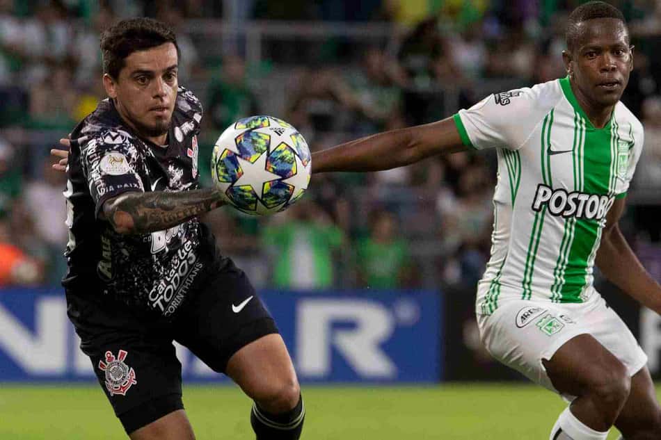 Apesar de derrota, Fagner exalta nova postura do Corinthians