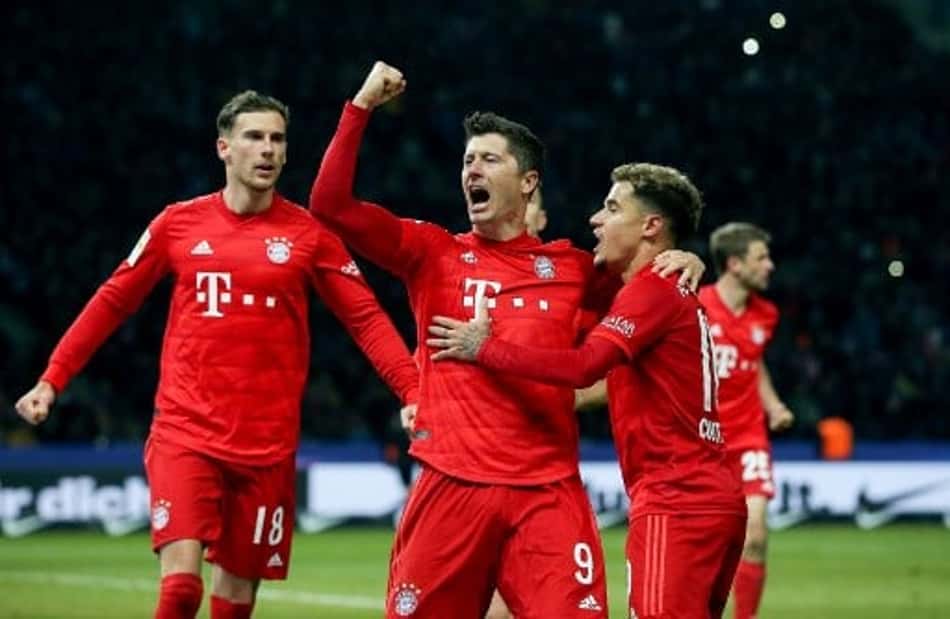 Bayern engrena no segundo tempo, goleia e segue na caça ao título