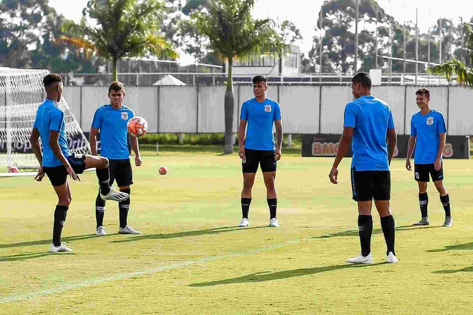 Sub-20 do Timão treina no CT Joaquim Grava antes da semi