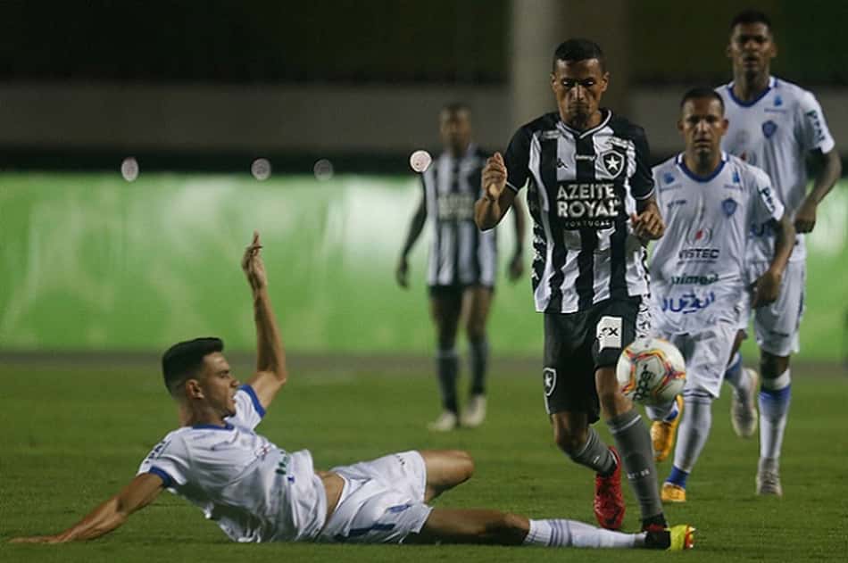 Cícero comemora desempenho do Botafogo: 'Avaliação muito boa'