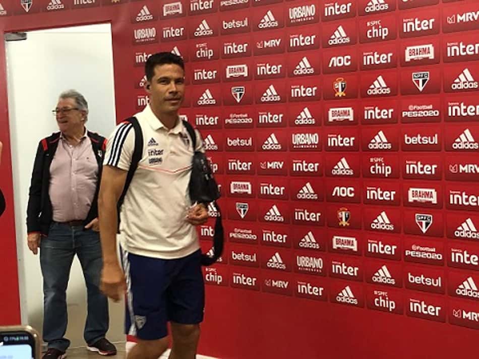 Hernanes se diz satisfeito após vitória: 'Estamos jogando bem'