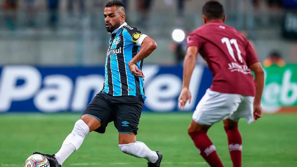 Deu zebra! Com falhas de estreantes, Caxias vence o Grêmio na Arena