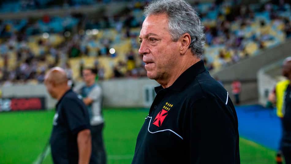 'Hoje foi lindo', diz Abel ao exaltar entrega do Vasco após perder clássico