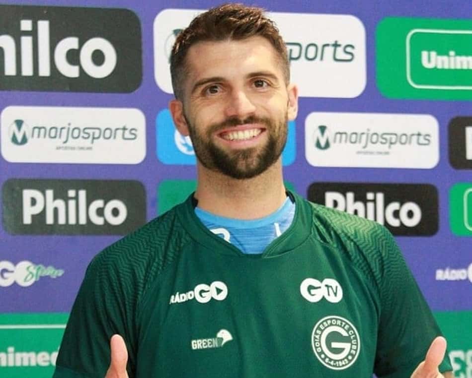 Após mais de dez anos na Europa, Daniel Bessa chega ao Goiás para realizar sonho de atuar no Brasil