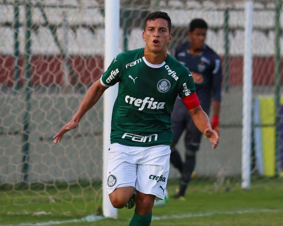 Zagueiro campeão mundial sub-17 se anima sendo lateral no Palmeiras