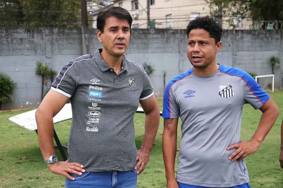 Santos comemora recuperação de contrato de quase 100 atletas na base