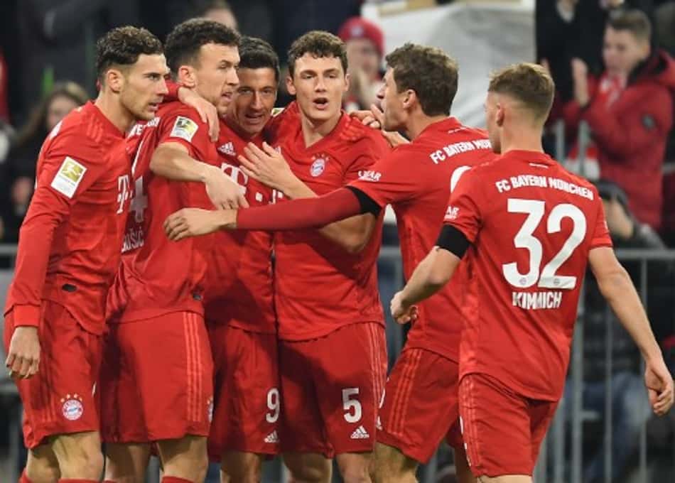 Lewandowski marca de novo, Bayern goleia e se aproxima do Leipzig