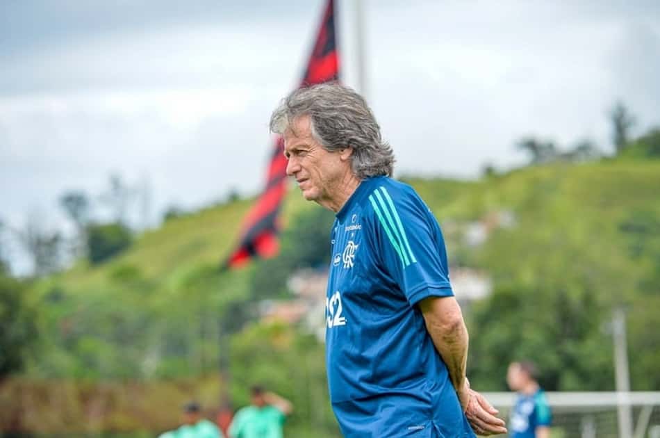 Jorge Jesus doa parte do salário dele para alguns funcionários do Flamengo e vira assunto interno