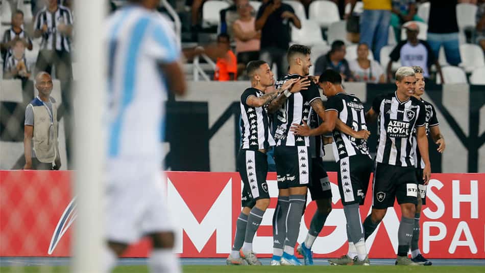Botafogo faz três gols em um jogo pela 1ª vez desde a volta de Valentim