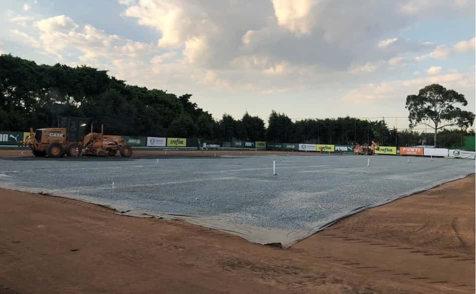 Academia de Futebol se aproxima de instalação de campo sintético; foto