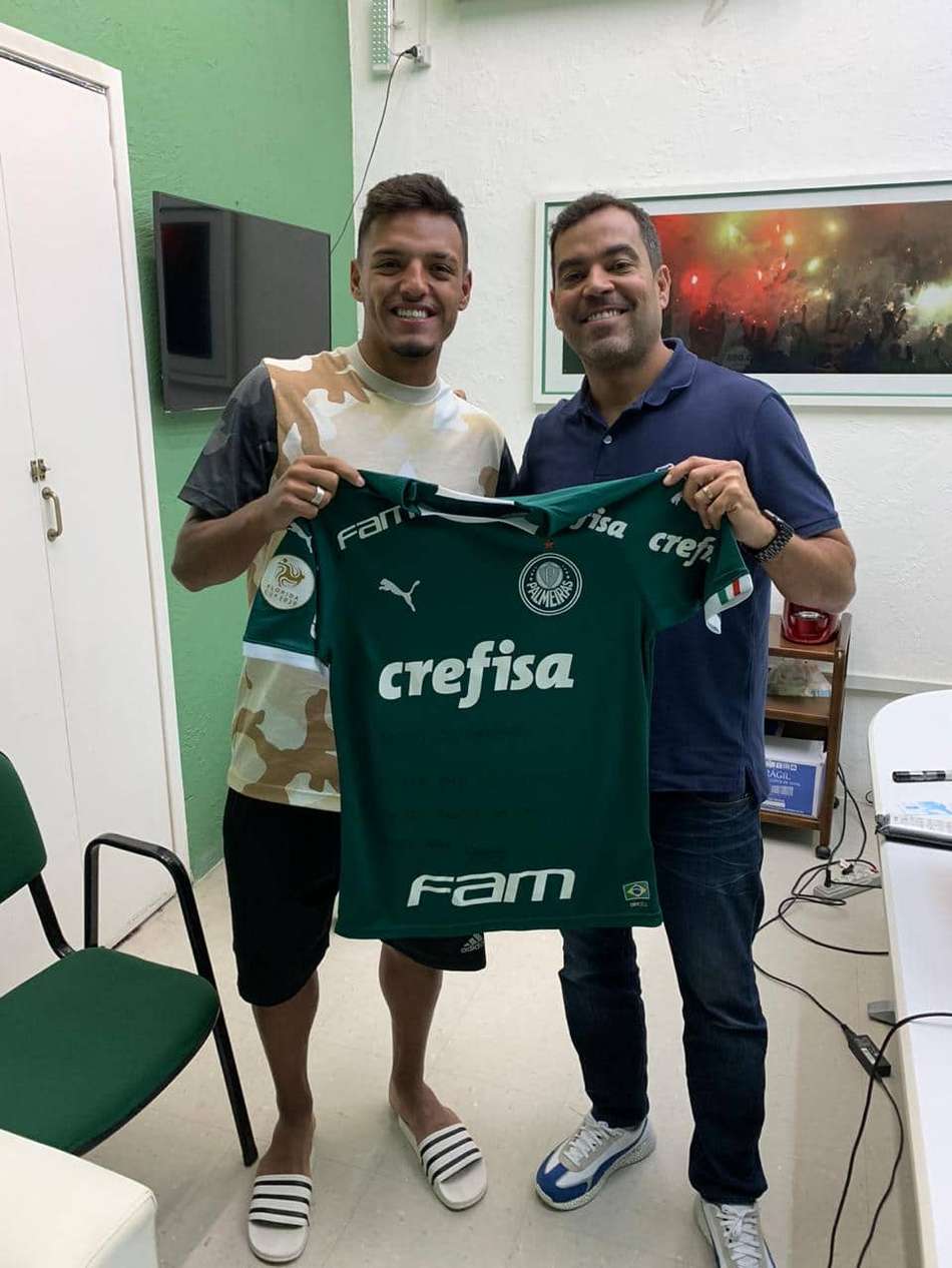 Após sequência no Palmeiras, Menino homenageia departamento de base
