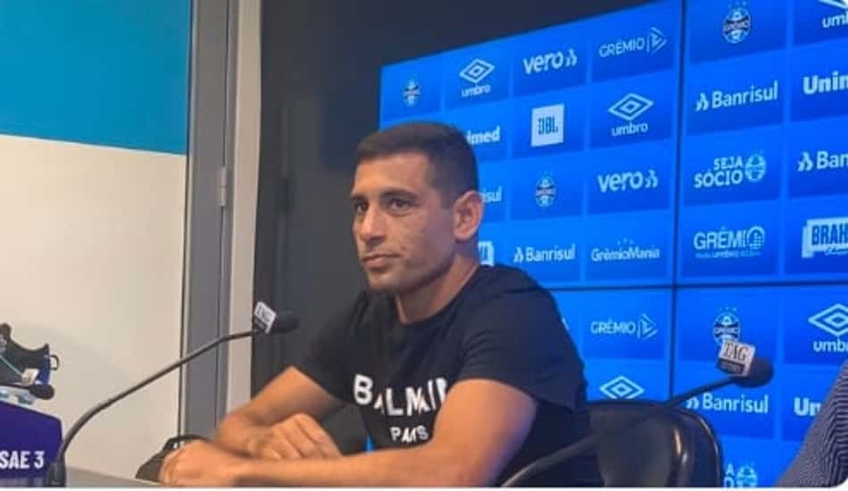 Grêmio apresenta Diego Souza e Thiago Neves