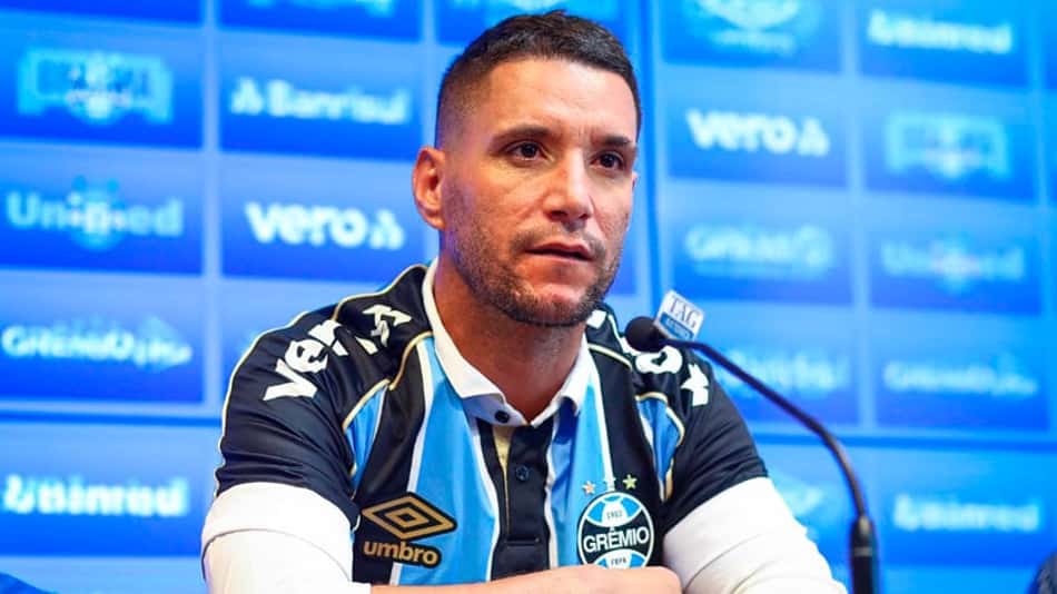 'Fala, Thiago'! Internautas brincam com jornalista que teria usado meme em apresentação do meia no Grêmio