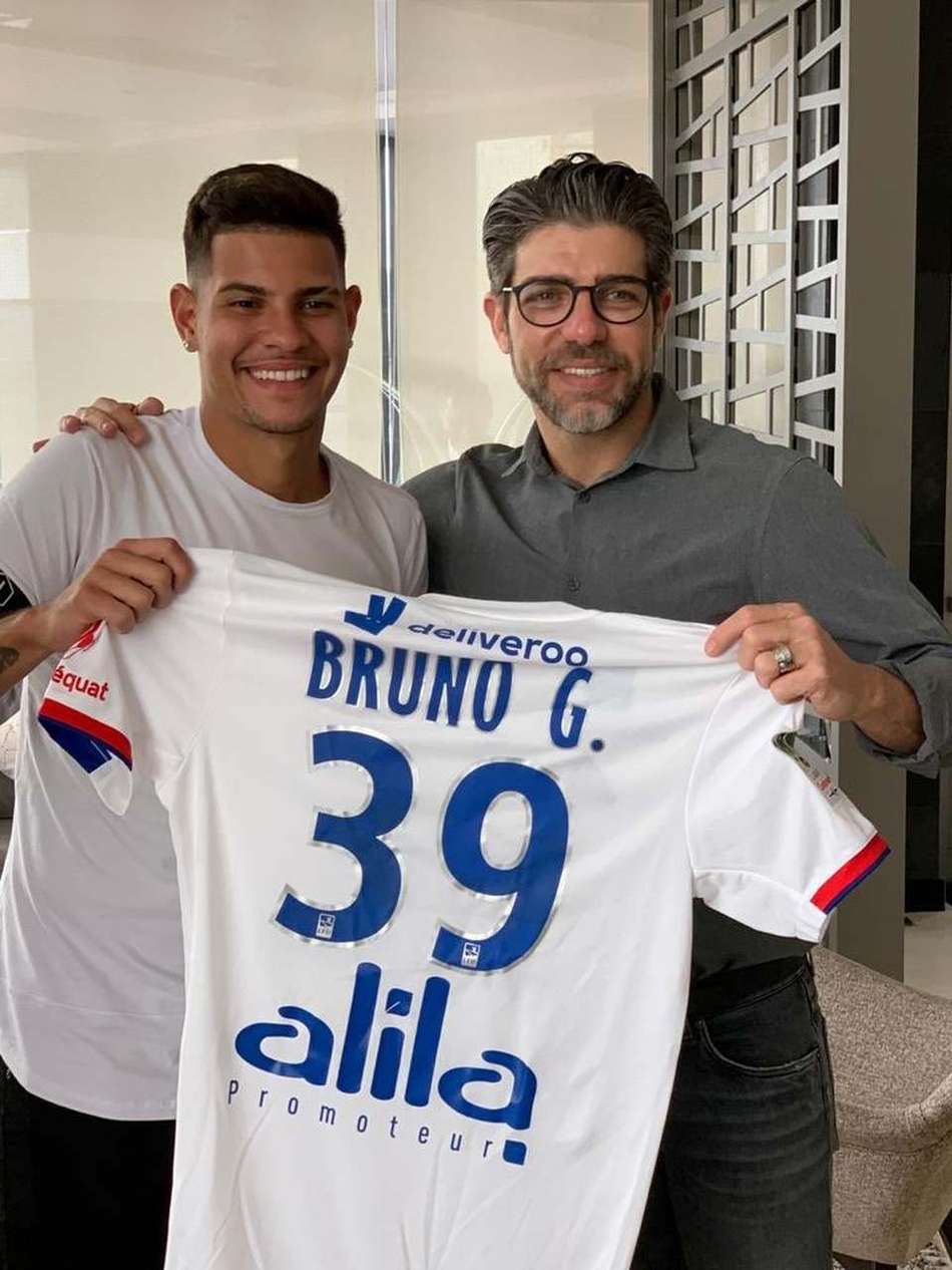 Bruno Guimarães se diz disponível para estrear no domingo pelo Lyon