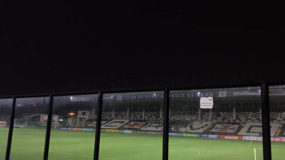 Devido à chuva, São Januário está parcialmente sem luz