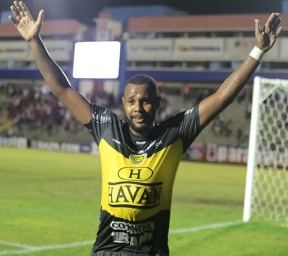 Paraná toma virada no fim e perde em casa para o FC Cascavel