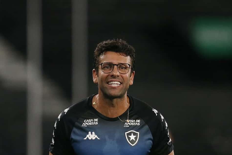 Valentim exalta atuação e pontuação do Botafogo: 'Estamos vivos'
