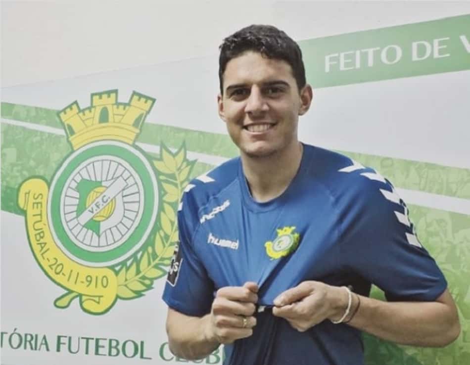 São Paulo negocia goleiro com clube português e fica com 40% dos direitos