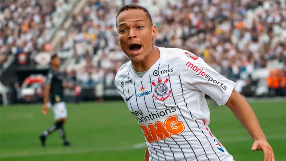Janderson fala sobre expulsão após gol no clássico contra o Santos: 'Esqueci que estava com amarelo'