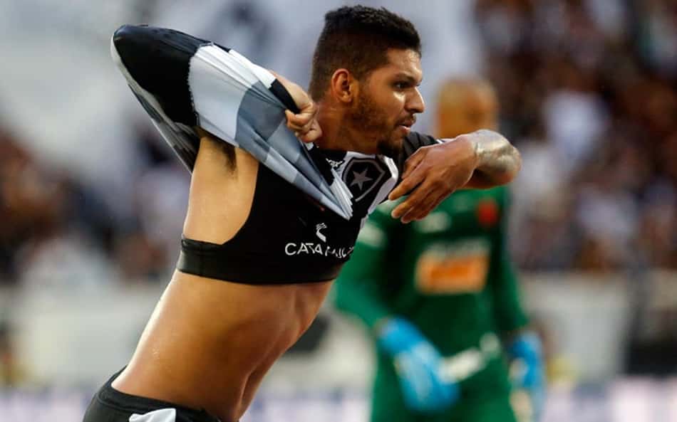 Igor Cássio comera gol em clássico: 'Importante estar sempre preparado'