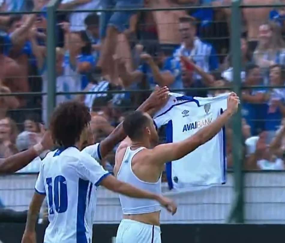 Com direito a muita confusão, Avaí derrota o Figueirense no clássico pelo Catarinense