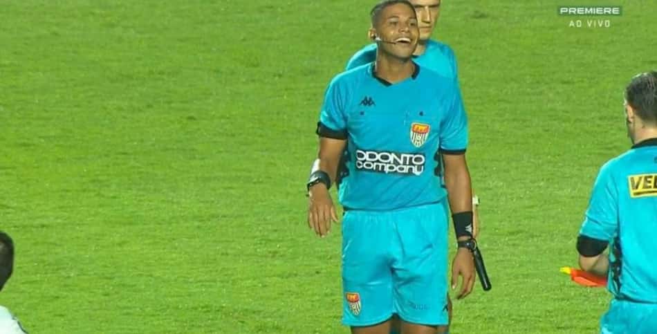 Lugano detona arbitragem e critica 'sorriso injustificável' do juiz