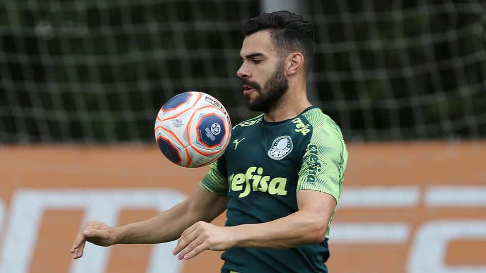 Vitor Hugo e Bruno Henrique vão a campo na volta aos treinos do Verdão