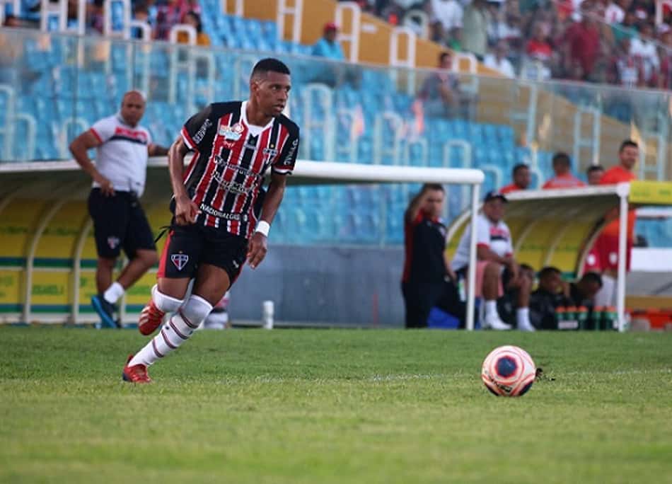 Titular de última hora, Jonas comemora vitória do Ferroviário e liderança no Cearense