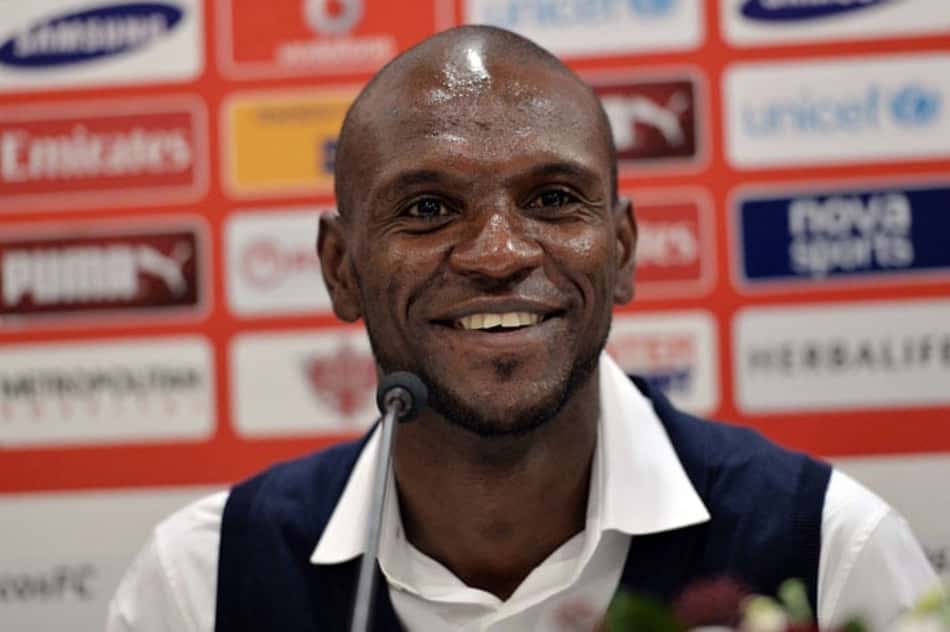 Abidal em coletiva de imprensa (Foto: LOUISA GOULIAMAKI/AFP) AFP