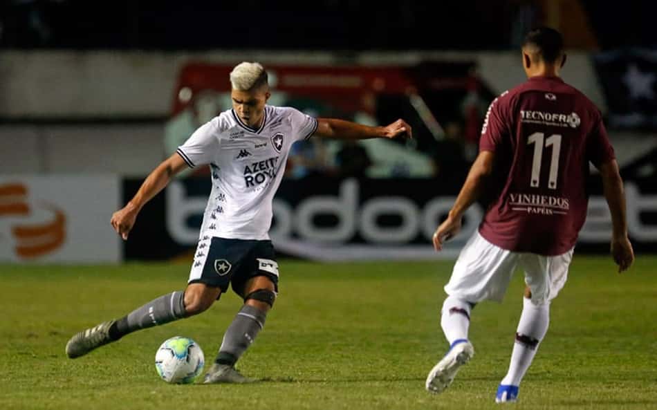 Lesionado, lateral-direito Fernando é mais um desfalque no Botafogo