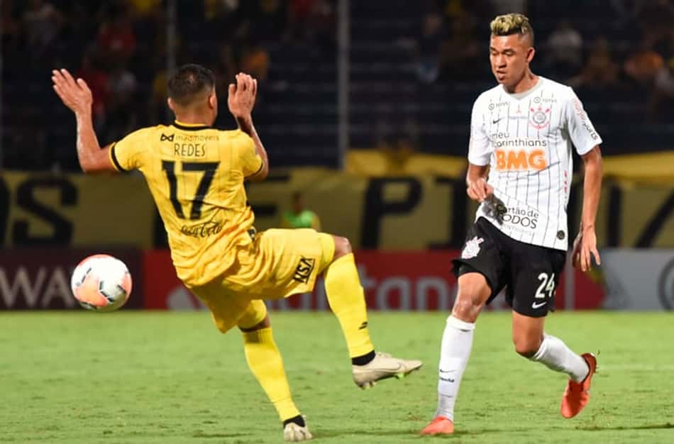 Cantillo, sobre duelo com o Guaraní: 'Estamos jogando o semestre'