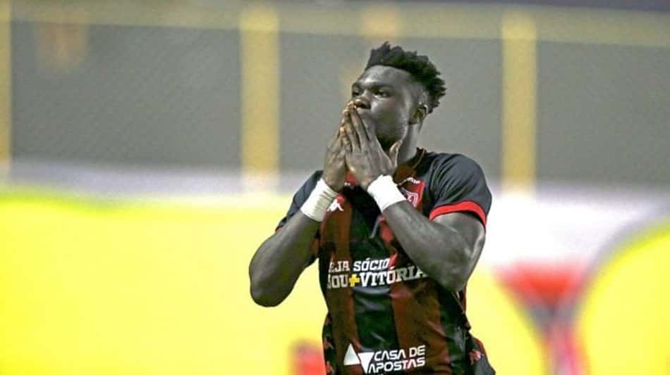 Atacante Jordy Caicedo é operado para tratar de inflamação no púbis