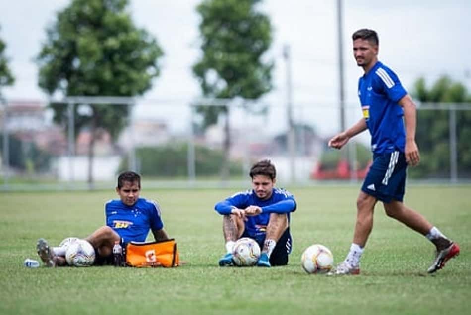 Jhonata Robert estreia em clássicos mineiros e quer manter boa sorte da estreia, deixando outro gol