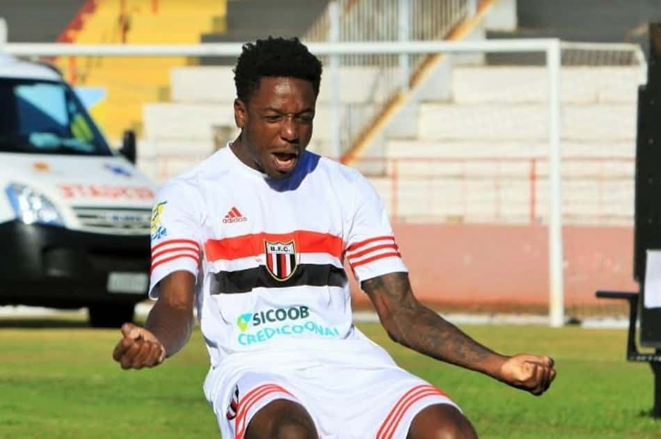 Fora por lesão, Francis quer bom jogo do Botafogo-SP diante do São Paulo