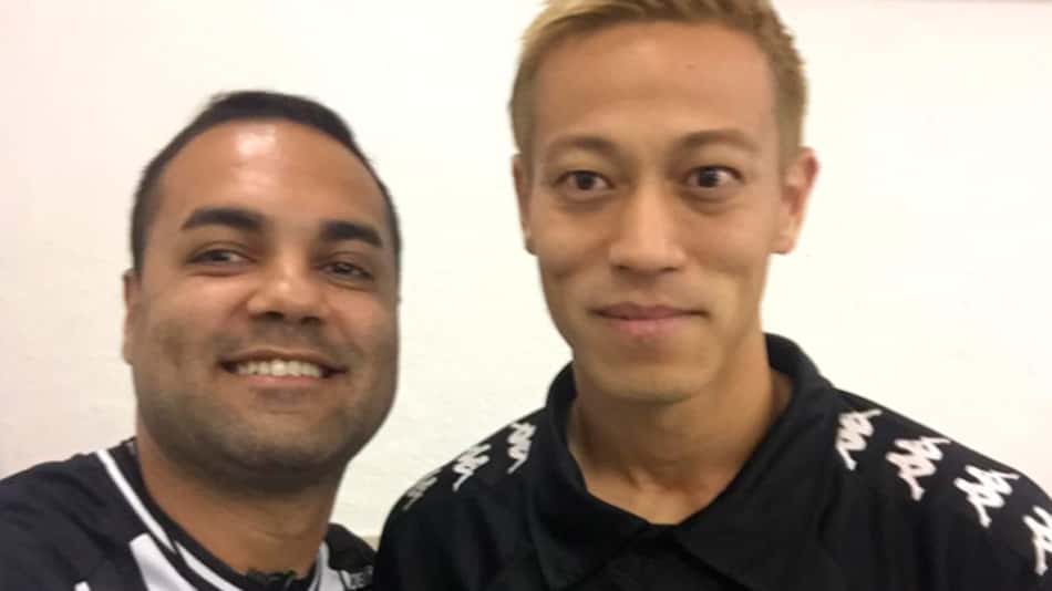 Torcedor organiza carona para 'AeroHonda' e conhece craque japonês