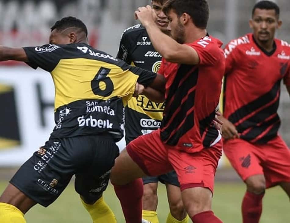 Com gol aos 44 do segundo tempo, Cascavel derrota o Athletico pelo Campeonato Paranaense
