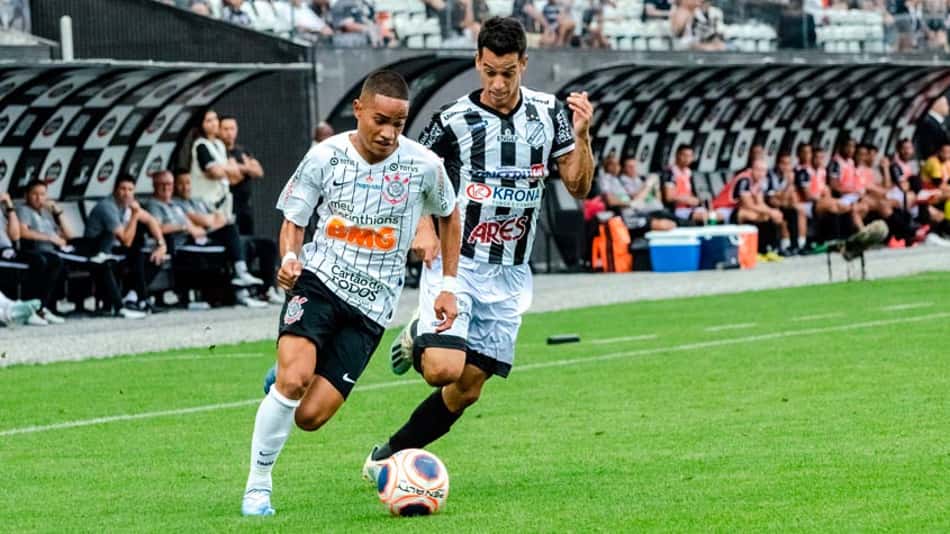 Timão peca na armação, abusa de cruzamentos e perde na Arena